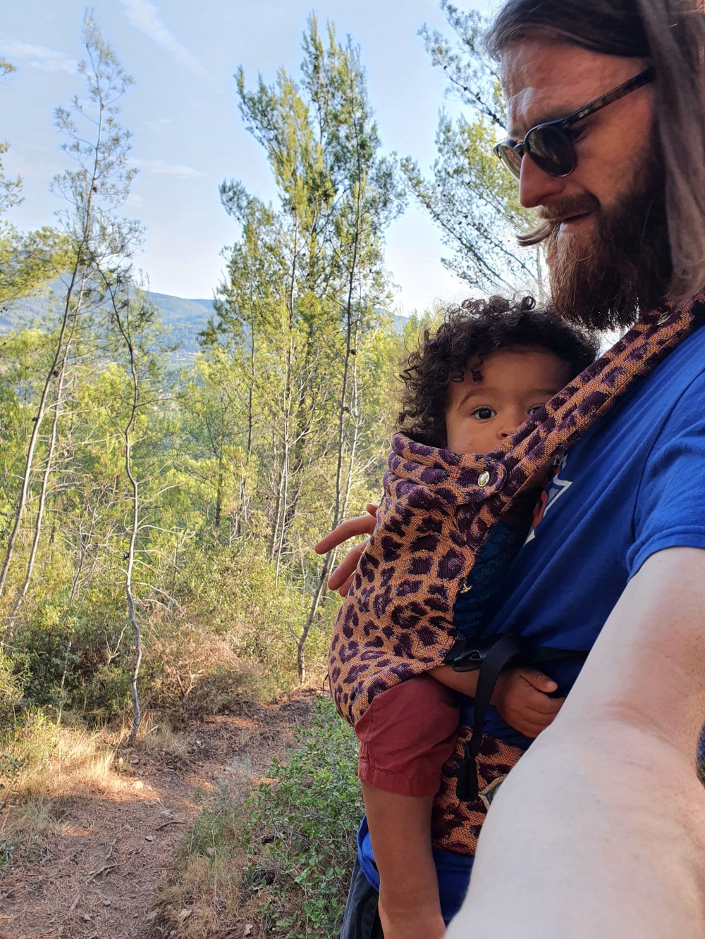 Selfie avec Siloë en bébé portage